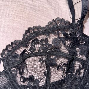 LOUNGE black lace bra, 36 DD, NWT. Super pretty 🖤〰️♠️